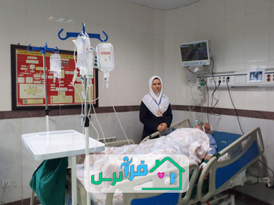 همراه بیمار در بیمارستان تهران _ پرستار در حال پرستاری از بیمار در بیمارستان